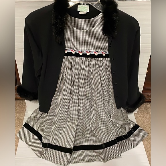 🌟HP🌟Julius Berger Girls Faux Fur Collar and Trim sleeves/ L/S sweater Size 7-8 - Picture 2 of 15